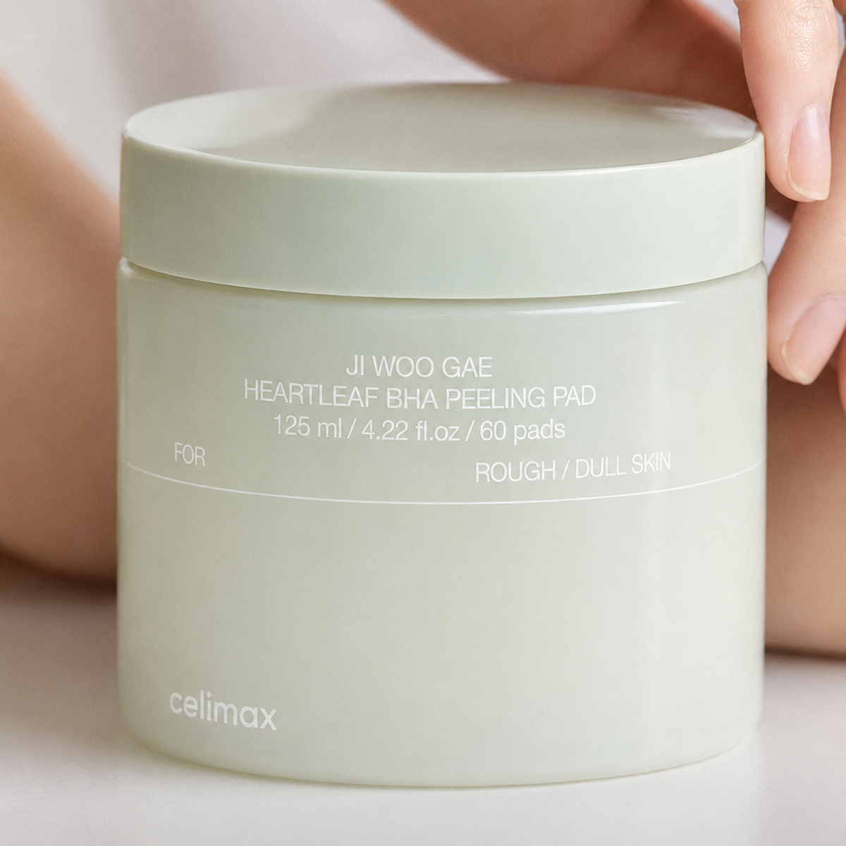 Hands holding the Ji Woo Gae Heartleaf BHA Peeling Pad jar