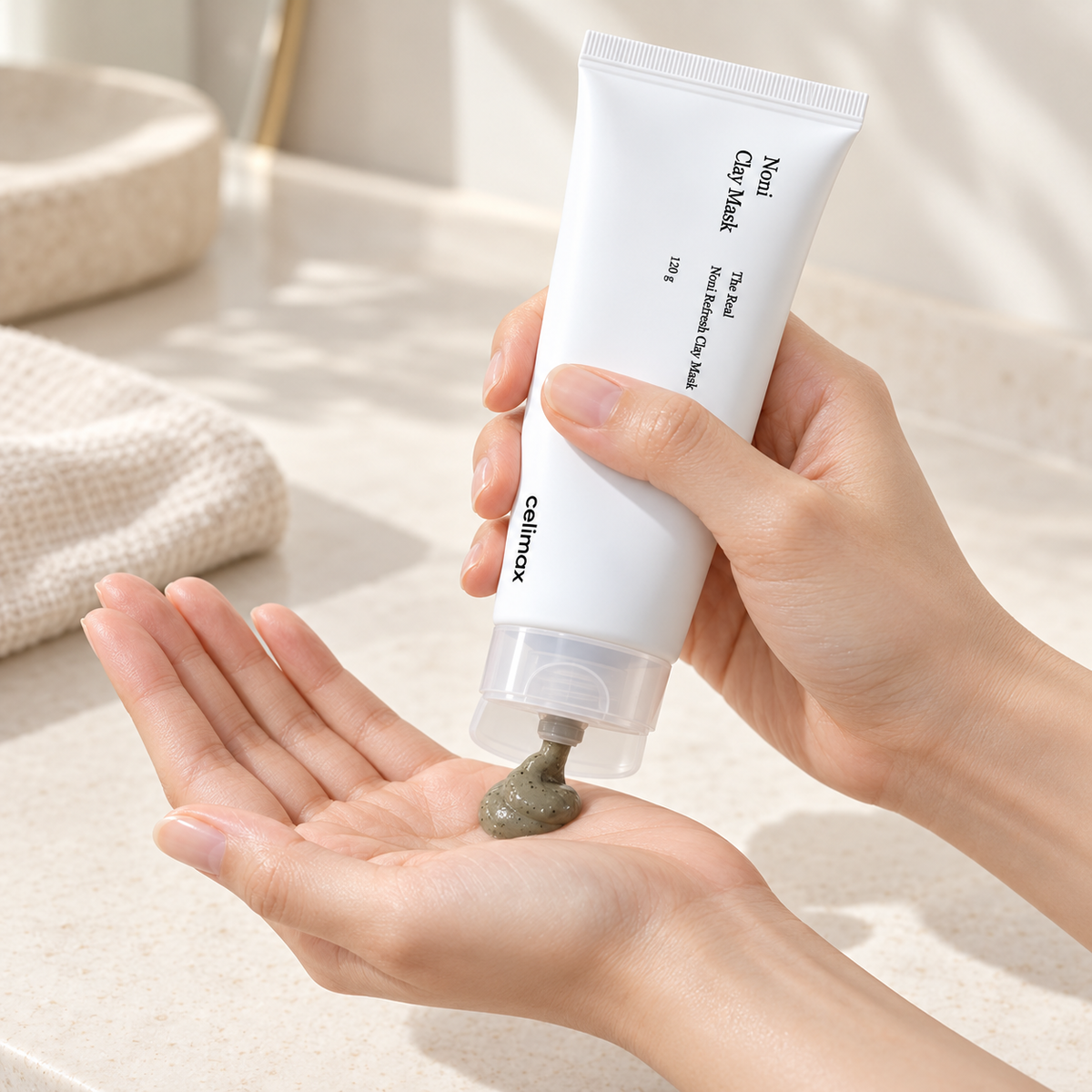 Illustration of dispensing Celimax Noni Clay Mask 120 g into a palm